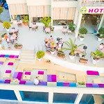 Oasis Hotel 4*