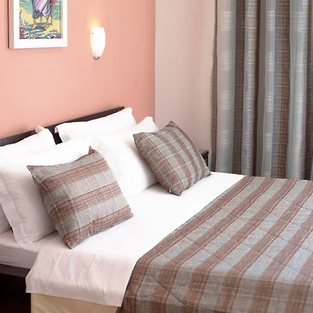 Oasis Hotel 4*