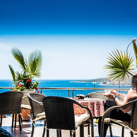 Oasis Ξενοδοχείο 4*