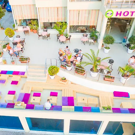 Oasis Hotel 4*
