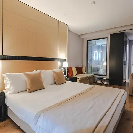 Oasis Hotel 4*