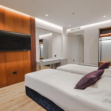 Oasis Hotel 4*