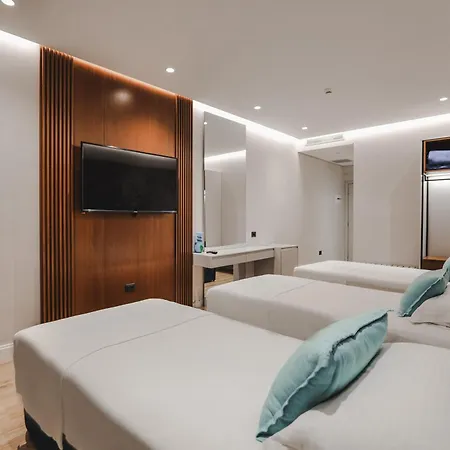 Oasis Hotel 4*