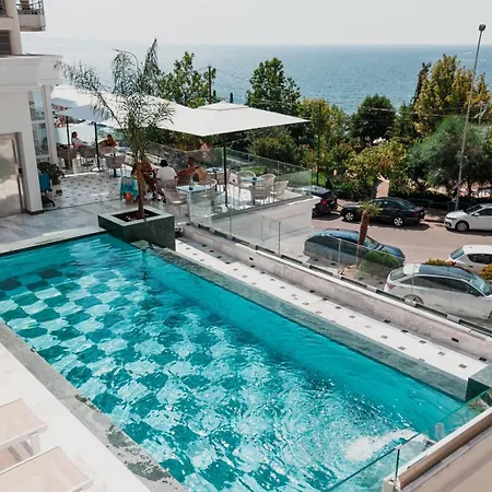 Oasis Hotel 4*